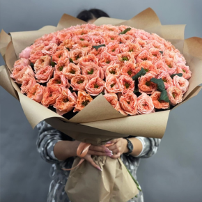 Букет "Персик" из 101 махровой розы Риджентс парк (60 см) в Звенигороде