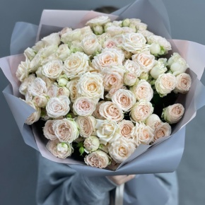 Букет "Кремовый микс" из 25 кустовых роз (50 см) в Звенигороде