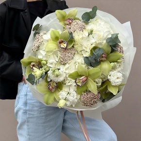 Букет "Эдем" из гортензии, орхидей, эустом, эвкалипта и озатамнуса в Звенигороде