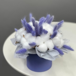 Композиция в шляпной коробке мини из хлопка и лагуруса в Звенигороде