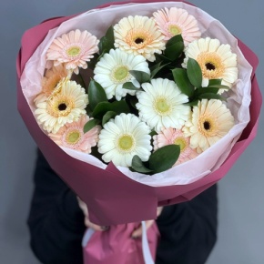 Букет из 13 белых гербер микс в Звенигороде