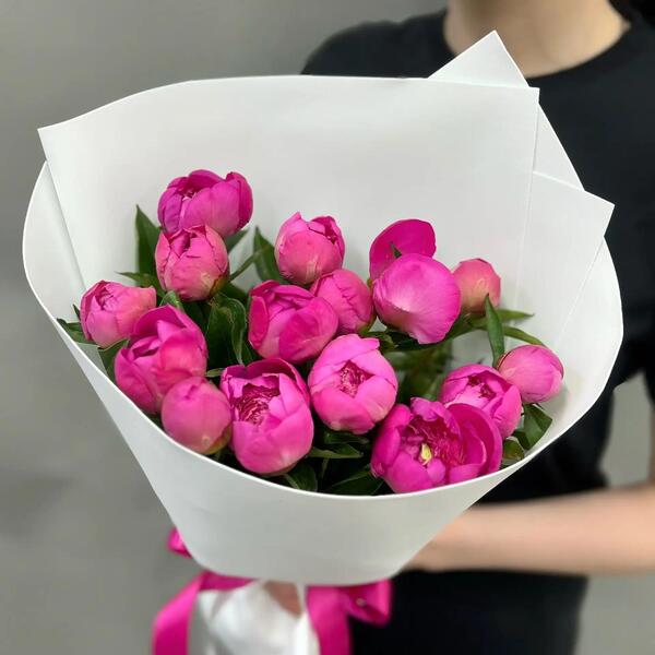 Букет " Малиновый закат" из 15 пионов в Звенигороде
