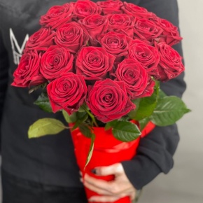21 красная роза в конусе (50 см) в Звенигороде