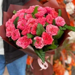 Букет из 25 махровых пионовидных роз Риджентс парк  (60 см) в Звенигороде