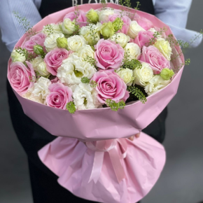 Букет "Нежное признание" из роз и эустом в Звенигороде