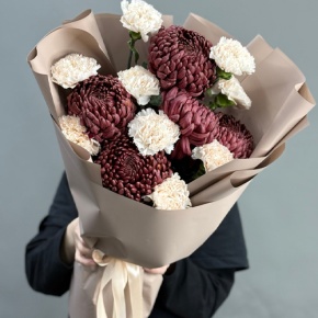 Букет из хризантем Бигоуди и диантусов в Звенигороде