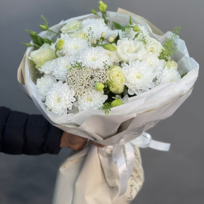 Букет "Меланхолия" из роз и хризантем в Звенигороде