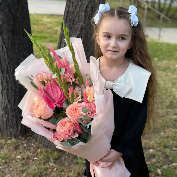 Букет на 1 сентября с гладиолусами, розами и антуриумом в Звенигороде