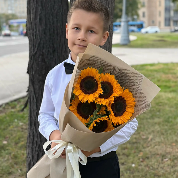 Букет из 5 подсолнухов в Звенигороде