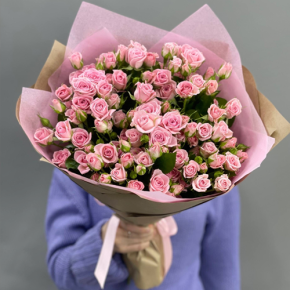 Букет  из 19 кустовых роз (60 см) в Звенигороде