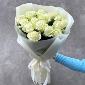 Букет "Умка" из 15 белых роз (50 см) в Звенигороде