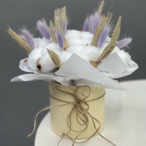 Композиция в шляпной коробке из хлопка, лагуруса и пшеницы (Сухоцвет) в Звенигороде