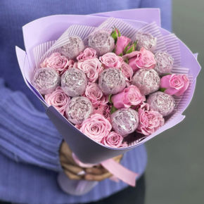 Букет из шоколадных пионов и кустовых роз в Звенигороде