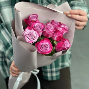 Букет "Сесилия" из 9 фиолетовых роз кения (40 см) в Звенигороде