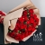 Букет 15 кустовых красных роз в Звенигороде