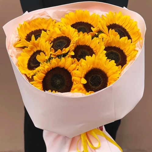 Букет "Солнечный рассвет" из 9 подсолнухов в Звенигороде