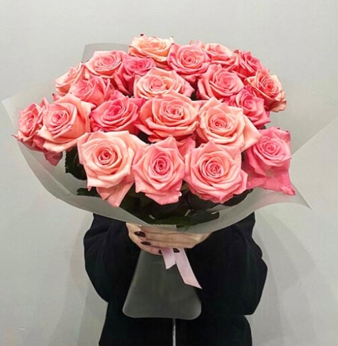 Букет из 21 розовой розы (50 см) в Звенигороде