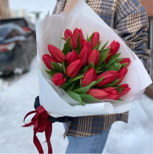 Букет красных тюльпанов в Звенигороде