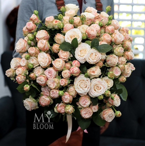 Букет 51 пионовидная роза Бомбастик (60 см) в Звенигороде