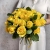 Букет из 25 лимонных роз с рускусом (40 см) в Звенигороде